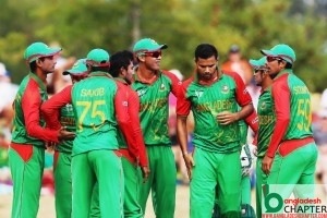Bangladesh-players-celebrate-the-fall-of-Calum-Macleods-wicket2