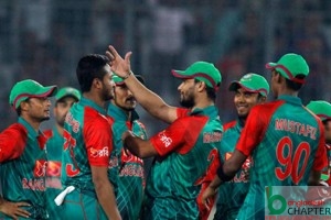 Bangladesh’s Shakib Al Hasan, second left, celebrates with teammates the dismissal of Zimbabwe’s Craig Ervine during their first one day international cricket match in Dhaka, Bangladesh, Saturday, Nov. 7, 2015. (AP Photo/A.M. Ahad)